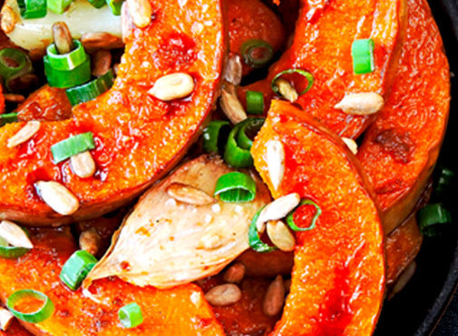 Запечений гарбуз із зеленим соусом