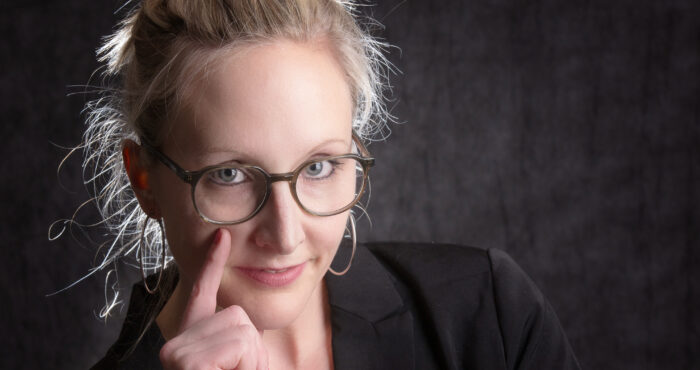 Чому не варто бути хорошою дівчинкою?